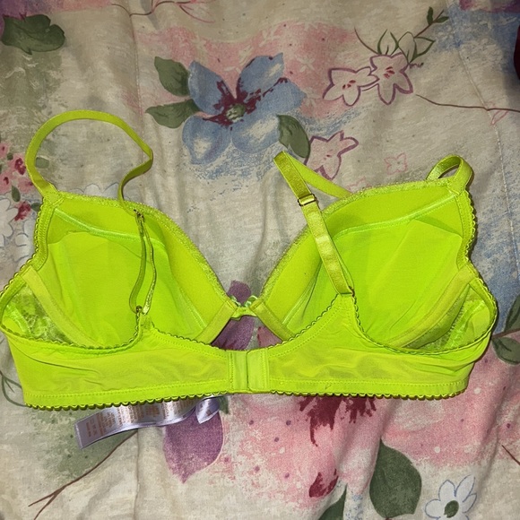 Neon savage x fenty green bra with lace and tulle details - Picture 5 of 6